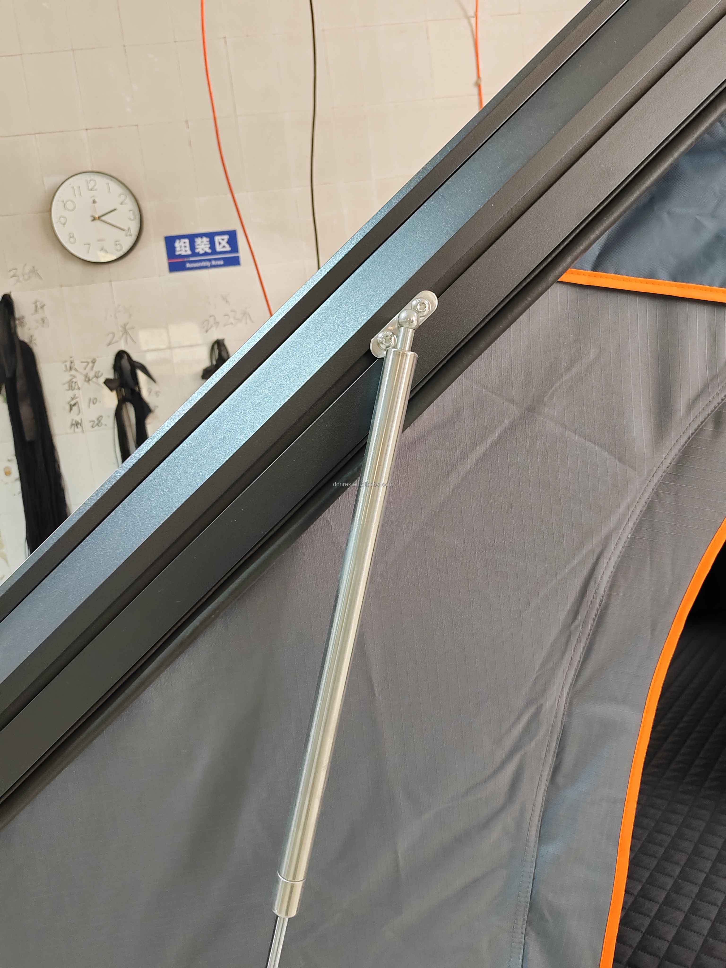 Four Season Hardtop Rooftop Tent Clamshell Triangle Roof Top Tent