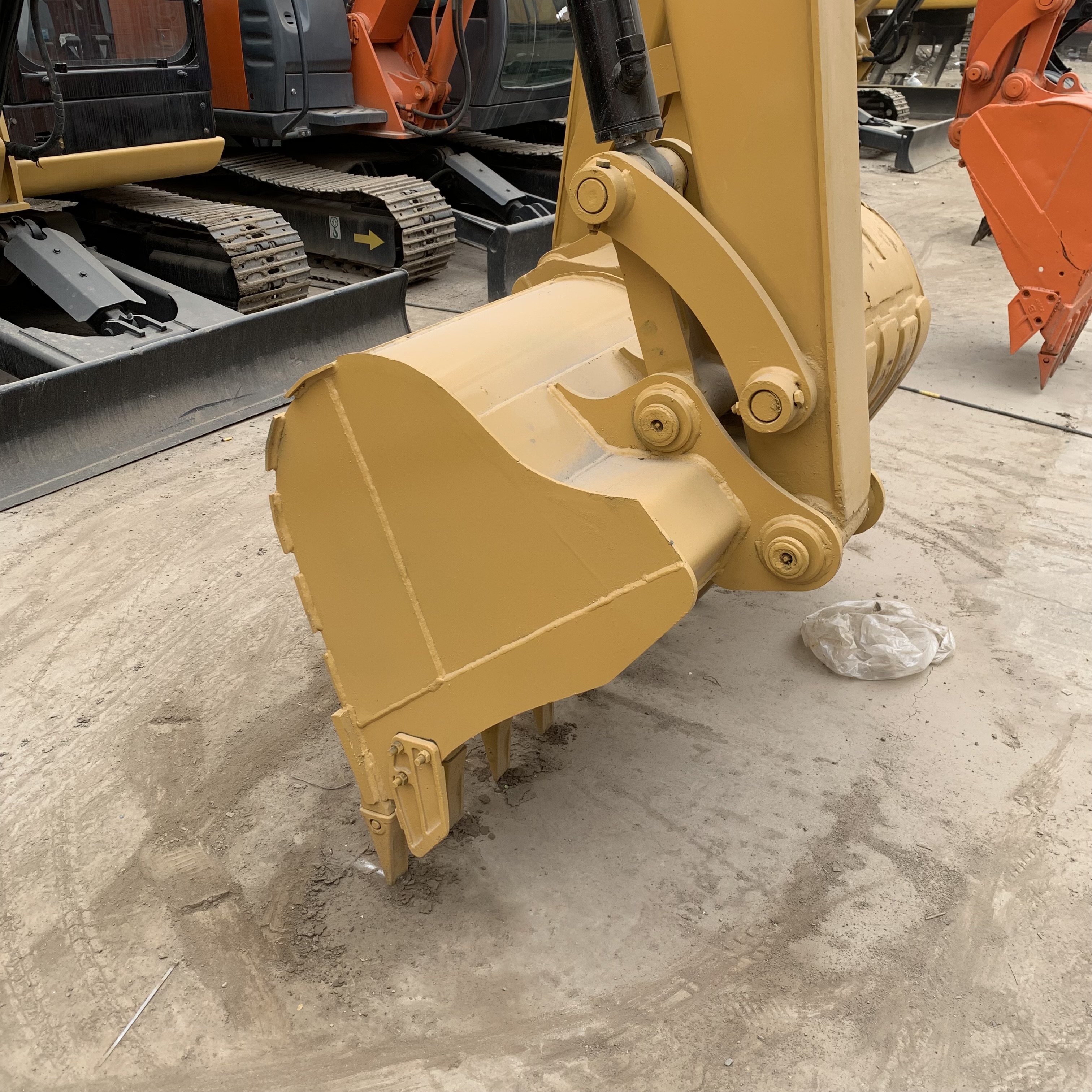 CAT305.5E2 and CAT306E2 Mini Excavators Original Hydraulic Pump with in Used Condition
