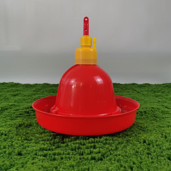 Red Plastic Poultry Drinker Easy Installation Anti Drip Water Supply Cylindrical