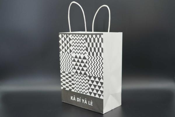 Custom Luxury Retail Packaging Gift Carry Bags With Client's Logo Boutique