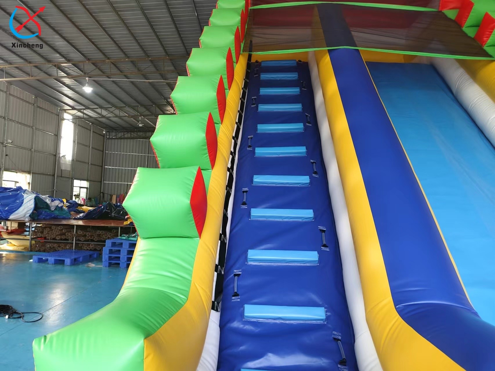 Commercial The Smurfs Inflatable Dry Slides Inflatable Bouncy Castle For Kids