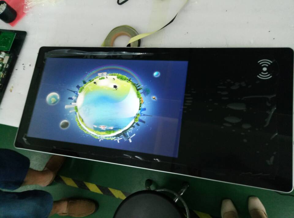 Wall 24" inch LCD multi touch interactive Android kiosk with RFID card reader
