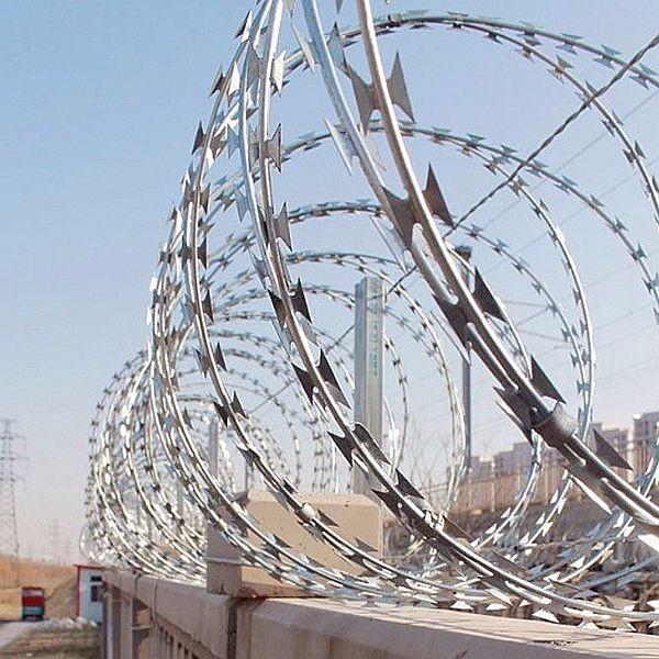 430 Stainless Steel Barbed Wire , BTO-30 Razor Blade Barbed Wire Good flexibilit