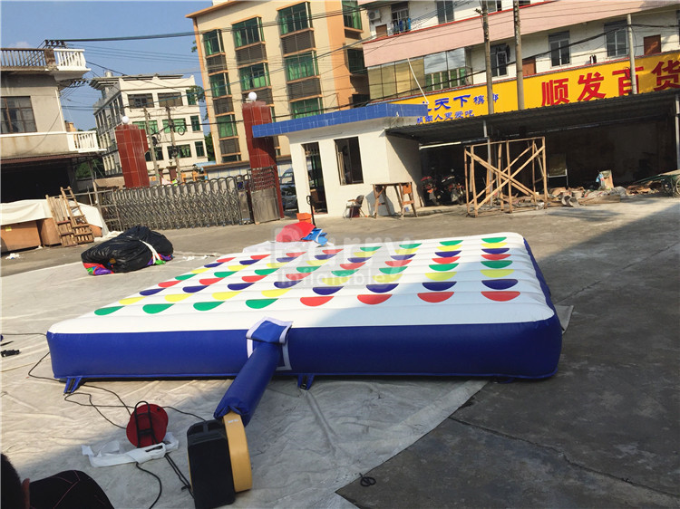 Pvc Material Inflatable Twister Mattress For Adult And Kids 5m Width