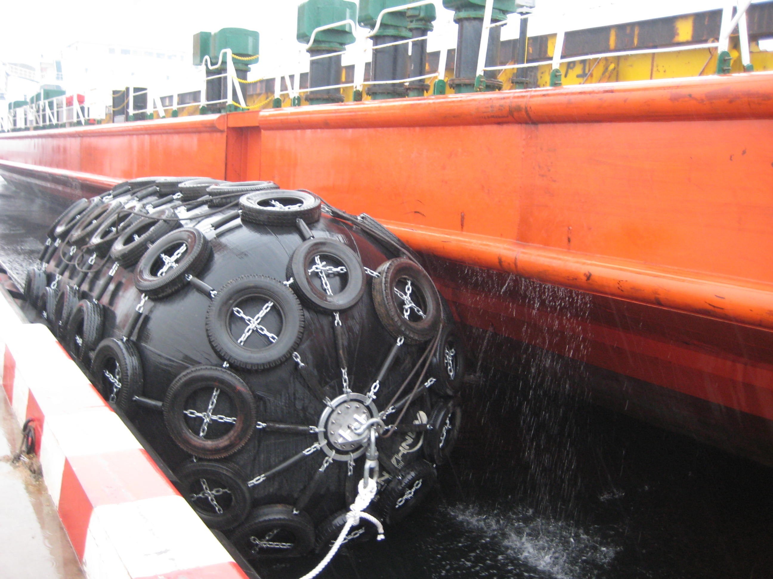 High Performance Cylindrical Rubber Fender For Ship