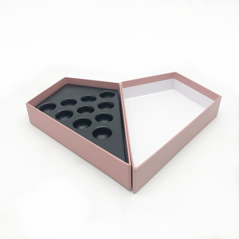 Food Grade Empty Heart Chocolate Box Packaging Varnishing Customized