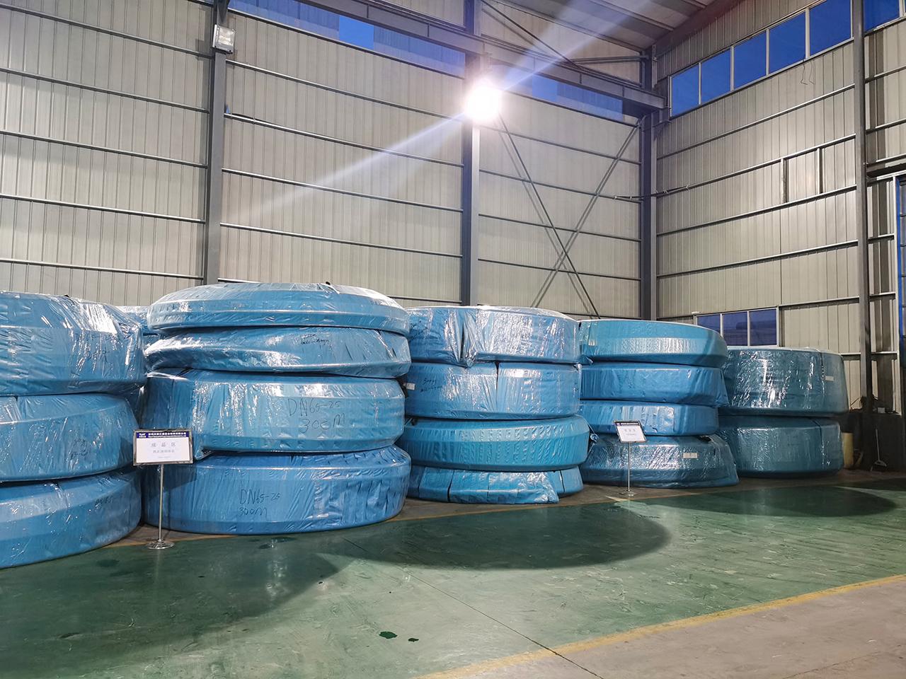 Bonded solid wall continuous composite pipe for oil and gas field is well known for its good quality