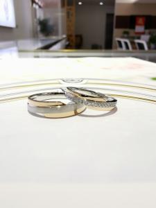 Wholesale Delicate Stripes 9.5g 18k White Gold Engagement Ring from china suppliers