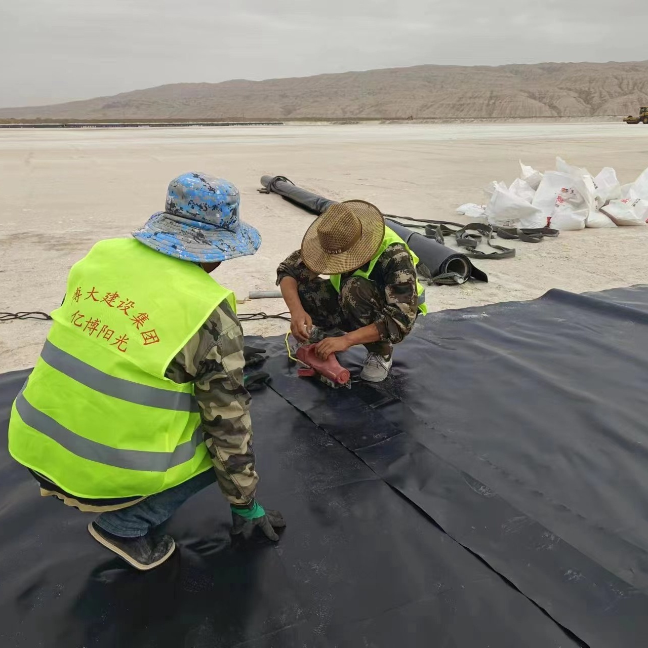 HDPE LDPE LLDPE PVC PE geomembrane waterproof rolling material series for country markets