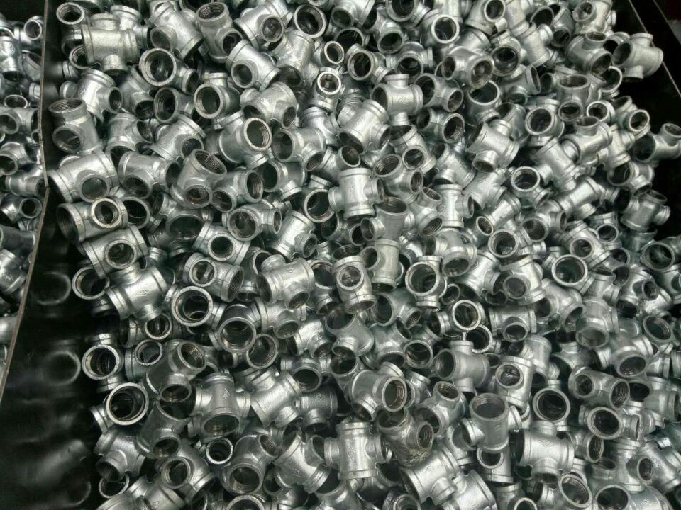 Threaded Connection Cast Iron Pipe Fittings for Plumbing Systems PN10 / PN16 ZG230-450
