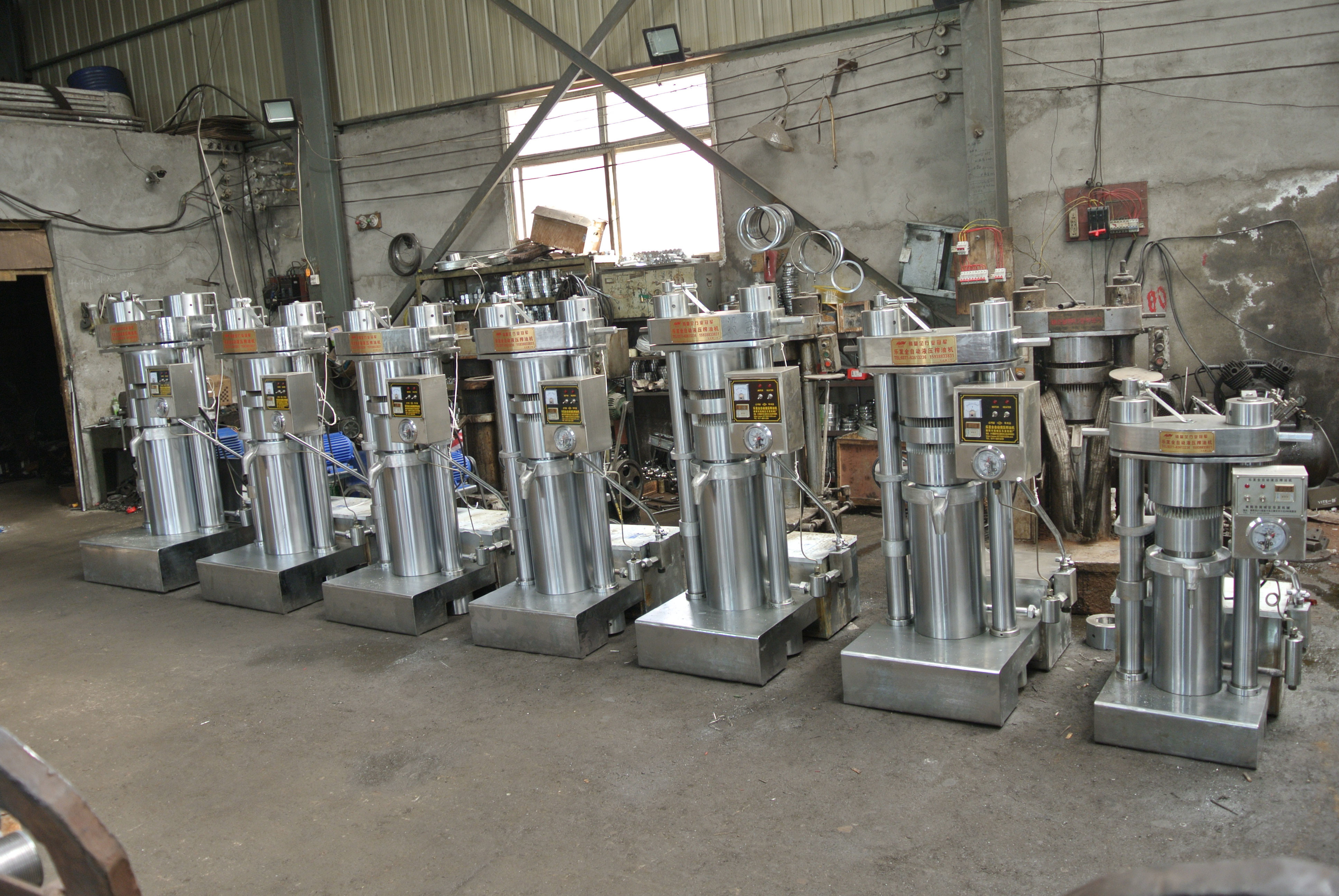 Hydraulic Type Oil Mill Machine Alloy Material With High Oil Yield 924kg