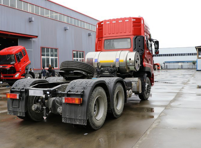 Model Tractor Trailer Head Truck Dongfeng 6x4 LNG CNG Tractor Truck with Touch Screen