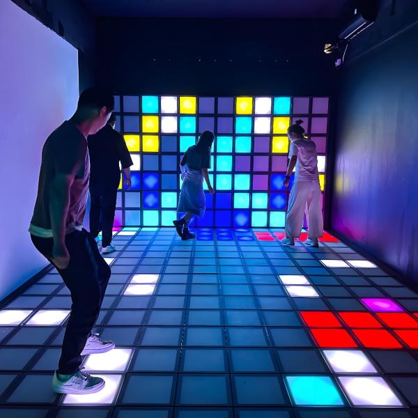 Amusement Park Facility 30x30cm Activate Interactive Game Floor Indoor Sport