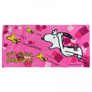 China Custom cotton pink cartoon bath towel cute animation Snoopy children printed beach towel on sale