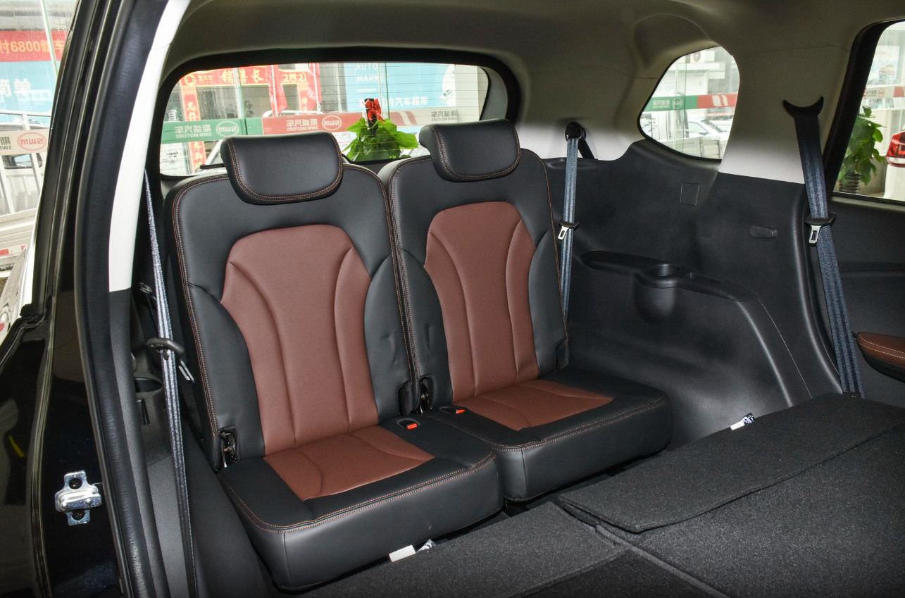BWM X7 Medium Sized SUV 1.5T With 7 Seats 6 Speed Manual 180Km/H
