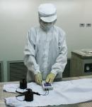 SGS White Blue 0.35kg 10000 Class Cleanroom ESD Smock