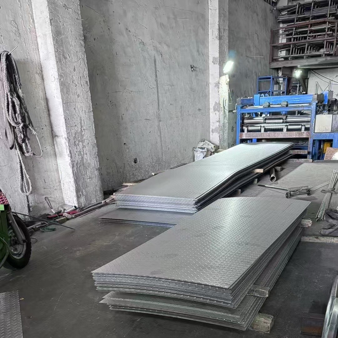 201 304 316L Anti Slip Checkered Plate Stainless Steel Thickness 0.5 - 8.0mm
