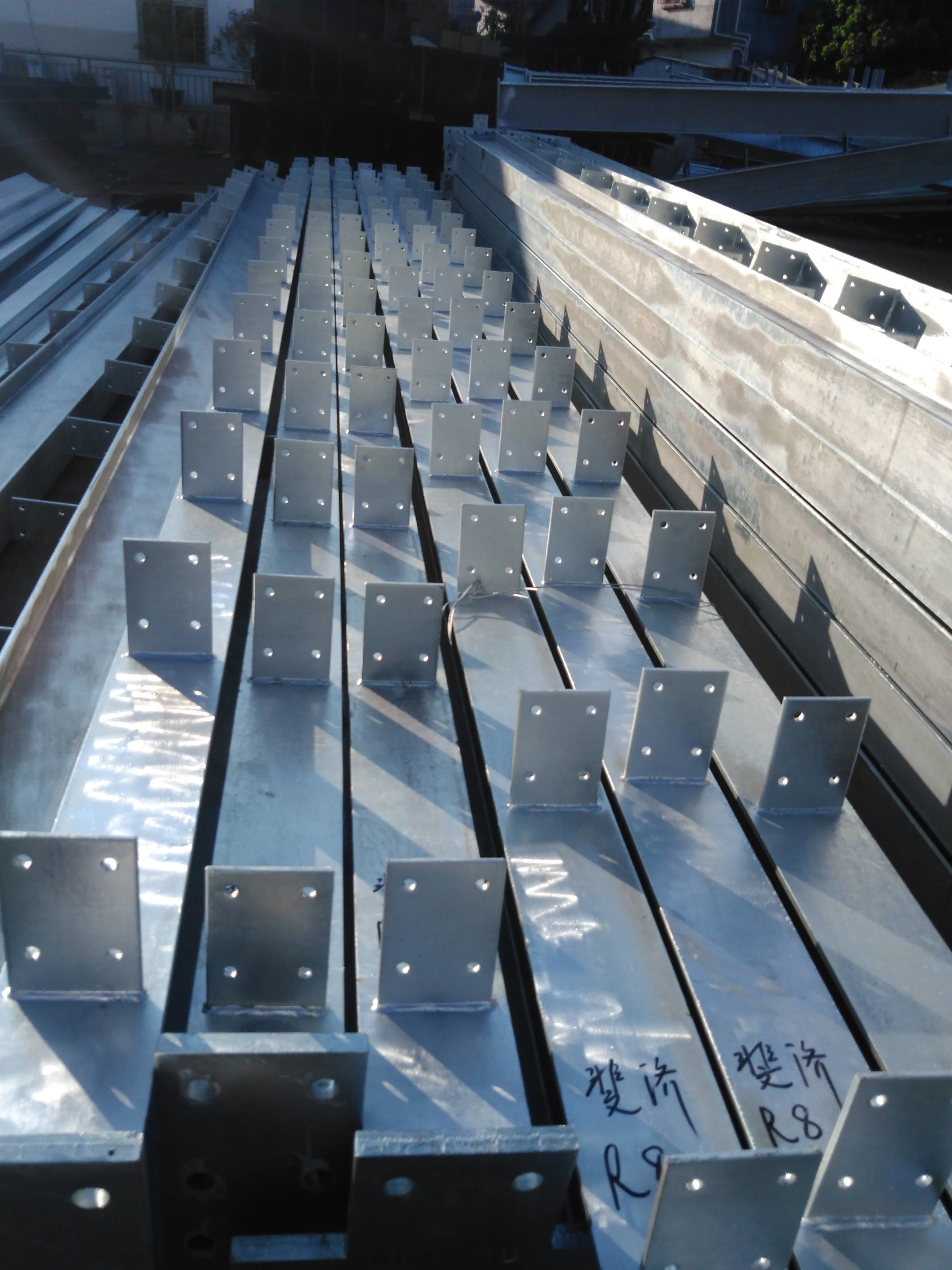 Prefabricated H Shape Workshop Steel Structure 5000㎡ Grey Color Sand Blasting