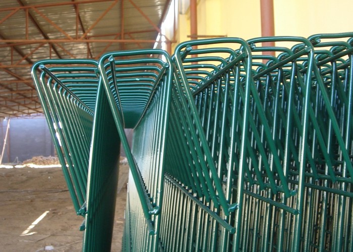 Customized Roll Top Weld Mesh Fencing 50*150mm Mesh Size Jacaranda Style