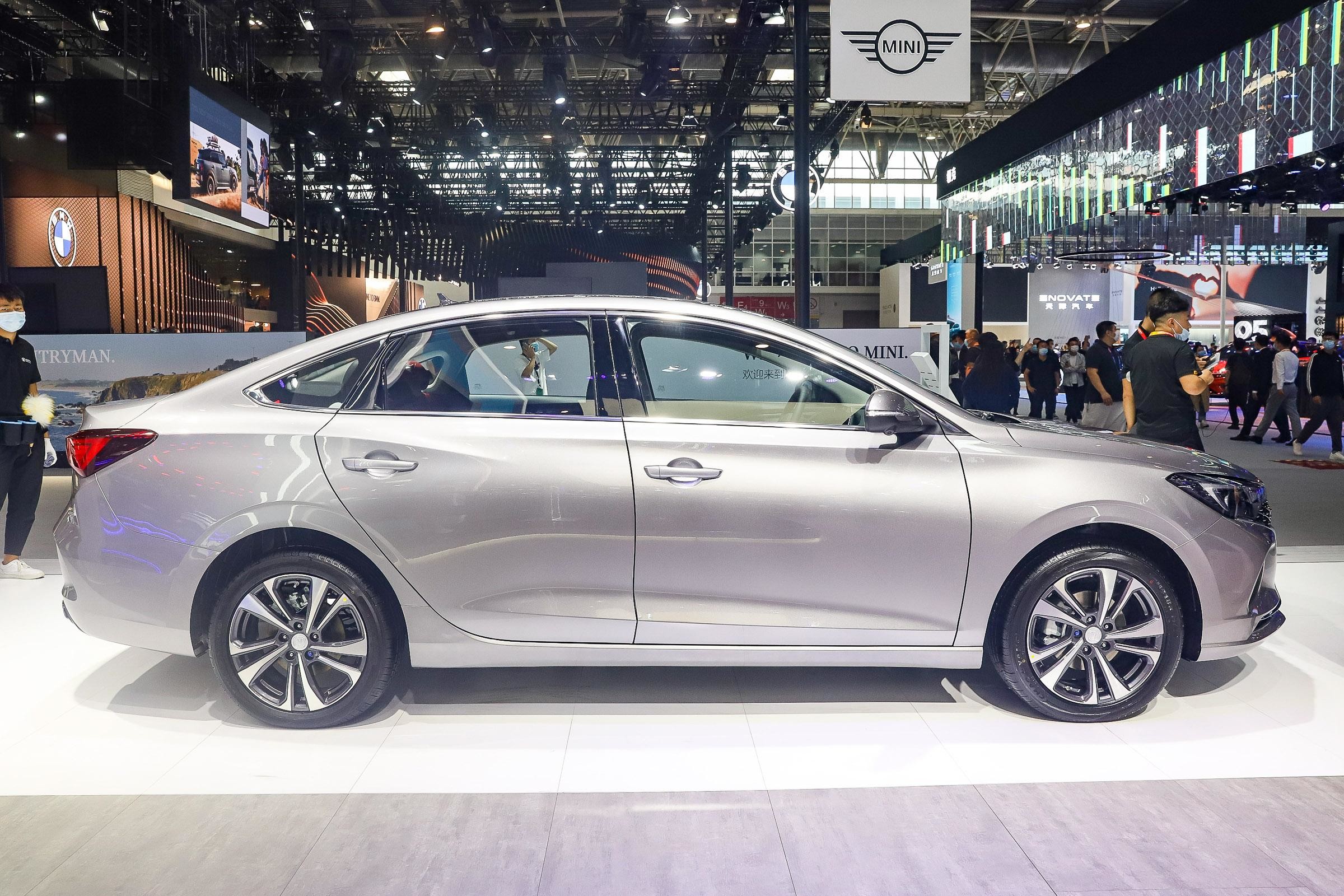 Changan Yidong EV460 Changan EADO Chinese New Energy Vehicles 145km/H