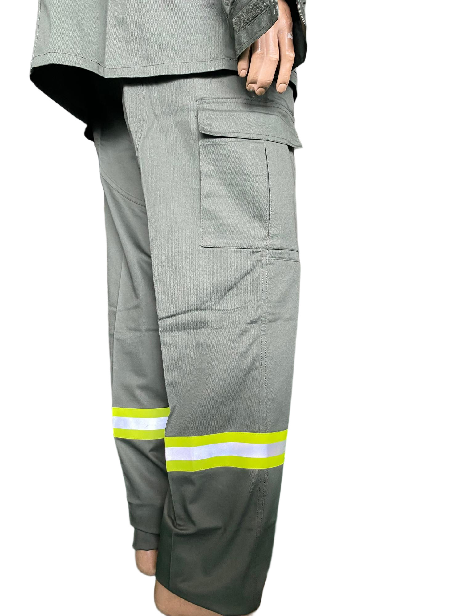 New Type Wildland Firefighting Suit with Reflective Tapes for Men Buttons and Velcro Jacket and Pants Standard Firefighting Uniform