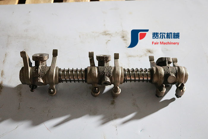 Professional Yuchai Spare Parts Belt Tensioner Roller Bracket OEM Accept
