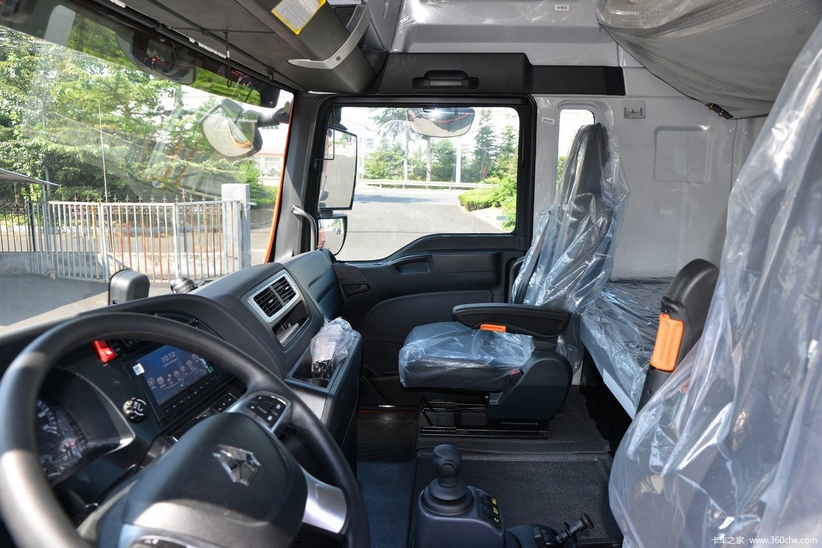 SINOTRUK SITRAK G7 440 Horsepower 6X4type CNG Tractor Head Truck 1000W