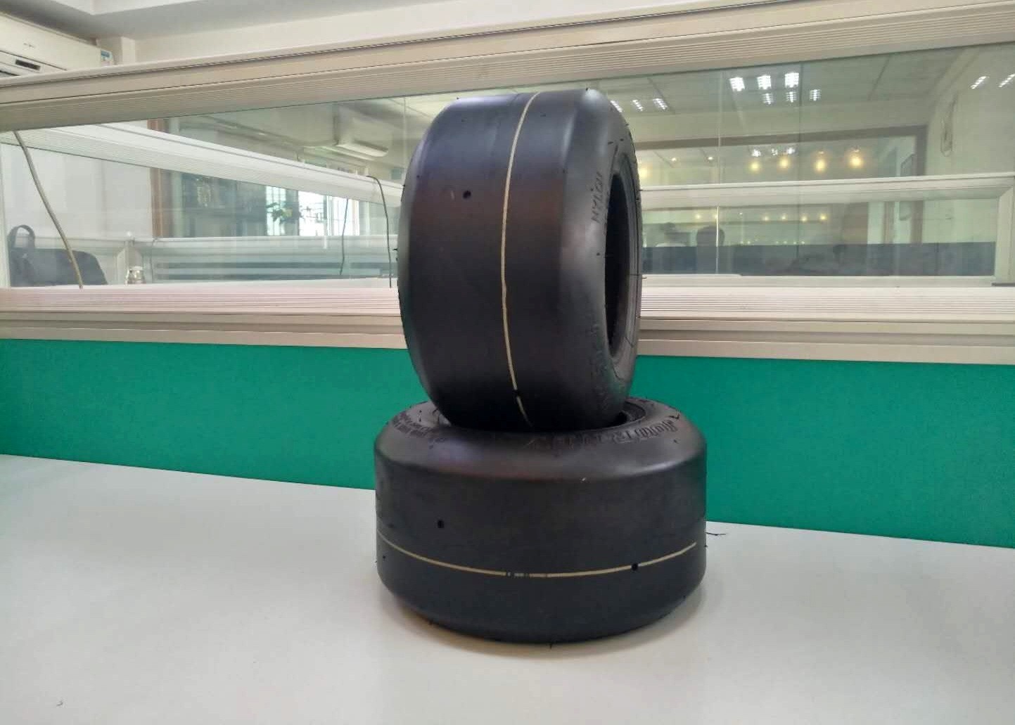Fore Wheel Racing Kart Tires 10X4.5-5 Slick Tread Design 5 Inch Diameter