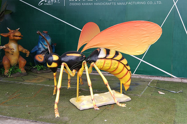Sun Proof Giant Artificial Insects , Animatronic Bee With Realistic Stripe