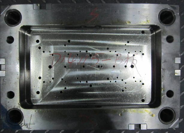 6 Plus 6 Family Custom Injection Molding For Blown LDPE Horses Runner Shut Offs