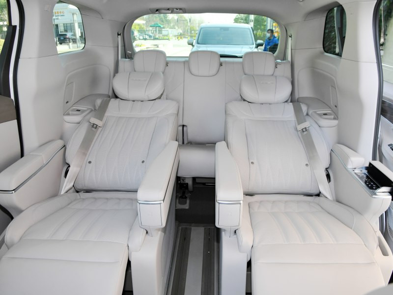 Roewe Large Minivan MPV Vans Gasoline 7 Seats 4x2 Automatic Transmission