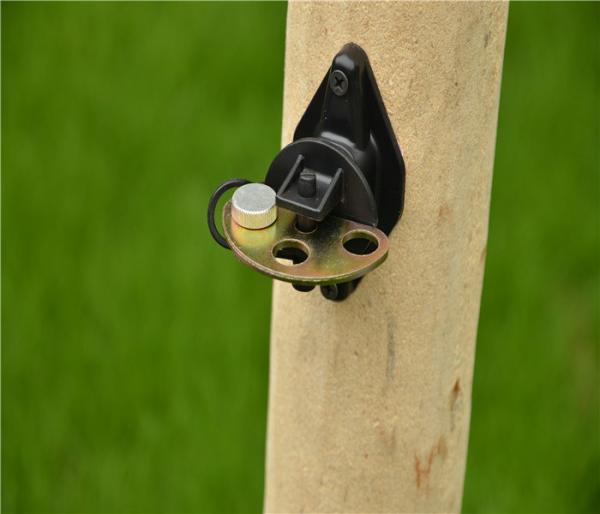 Galvanized Steel 3 Way Post Pinlock Electric Fence Insulator With Three 14mm