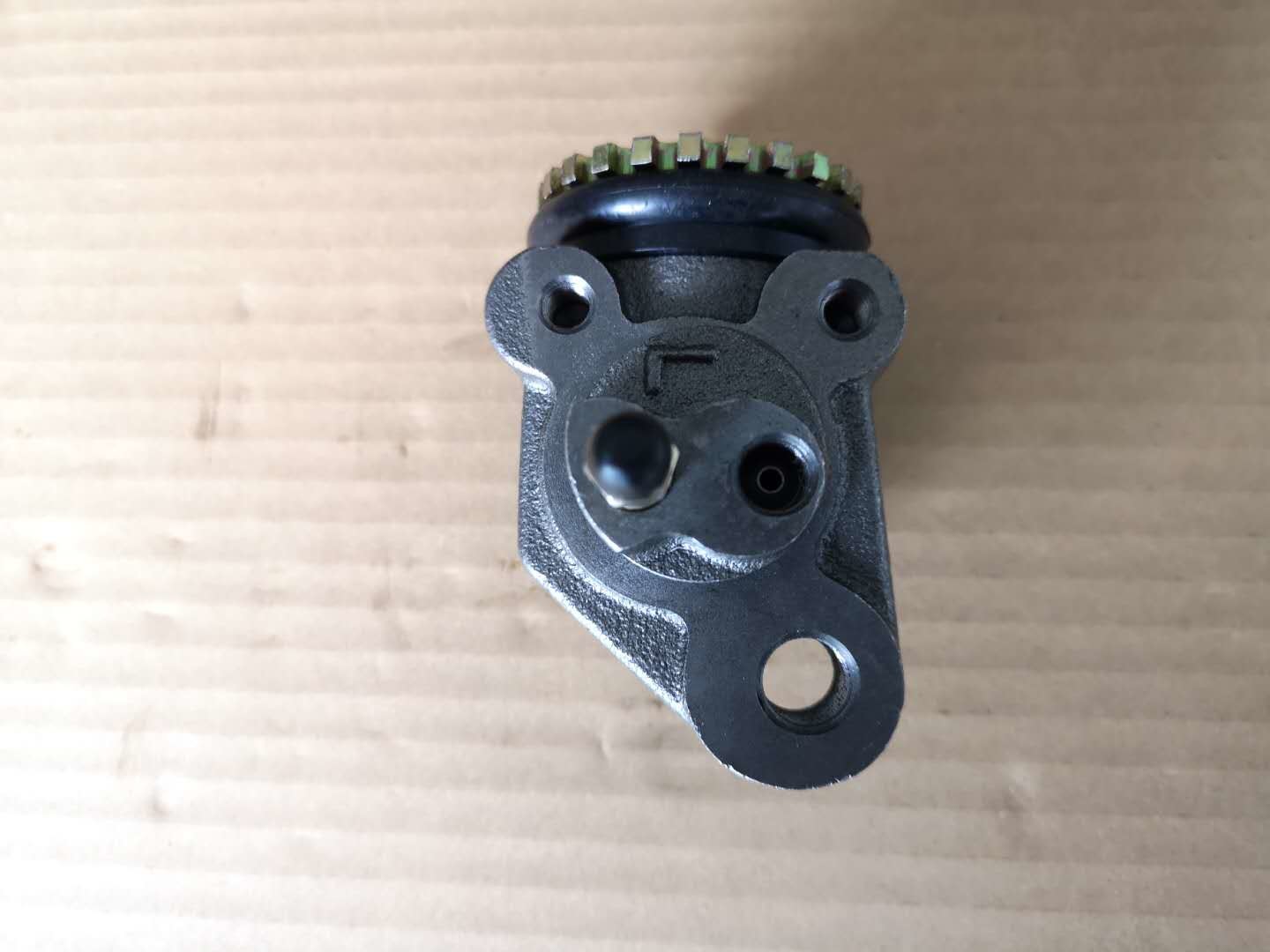 6HE1 6BD1 Front Wheel Brake Cylinder 1476009390 Left Wheel Cylinder Hydraulic Brake Cast Iron