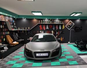 Wholesale 15.75 X 15.75 Inches Garage Floor Tile Suitable For Heavy Vehicles And Equipment from china suppliers