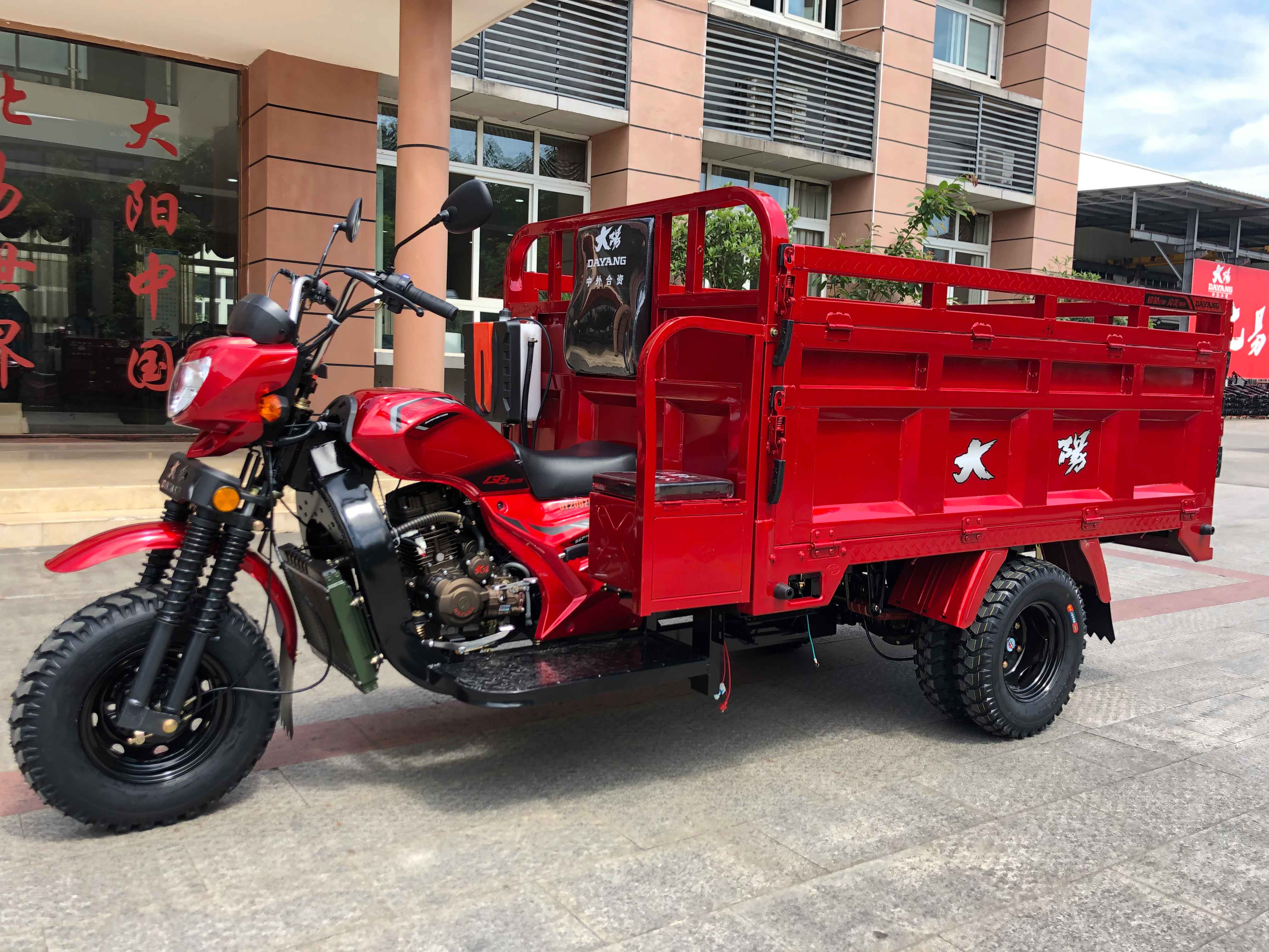 Chinese Manufacturers 300cc Self Loader Gas Powered Five Wheel Tricycle for Products