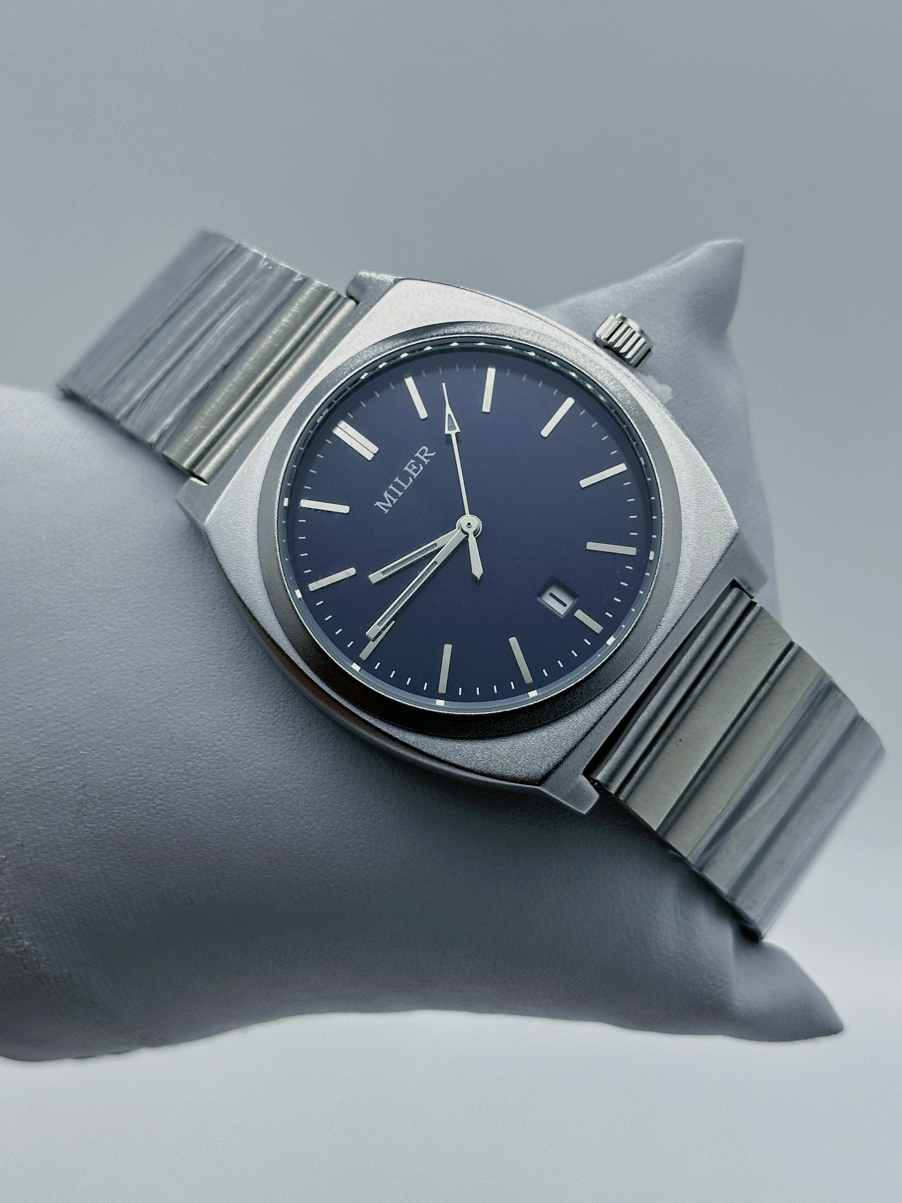 18mm Classic Stainless Steel Strap Watch Water Resistant To 30m With Luminous Hands