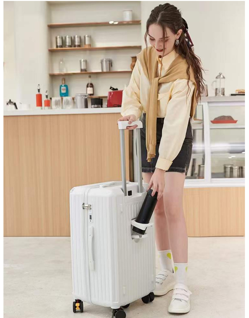 Wholesale New Design Front Opening Luggage With Cup Holder USB Charging Use For Travel Spin Wheels Suitcase