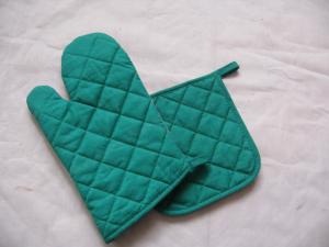 Wholesale Cotton Fabric Microwave Oven Glove And Pot Holder Set Green Orange Black Colors from china suppliers