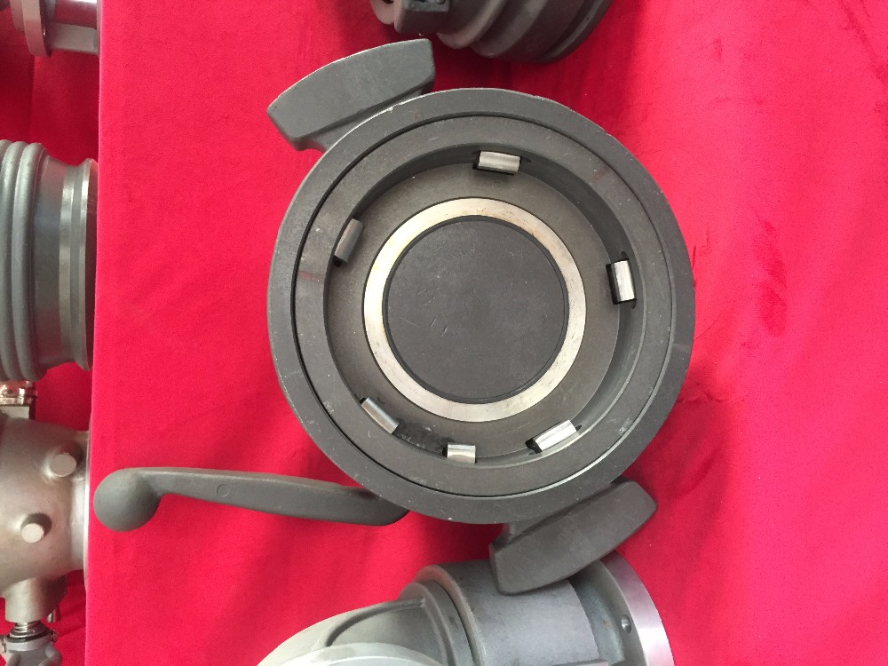 DN100 Bottom Loading Coupler Made Of Aluminum For Low Temperature Media Handling Tasks