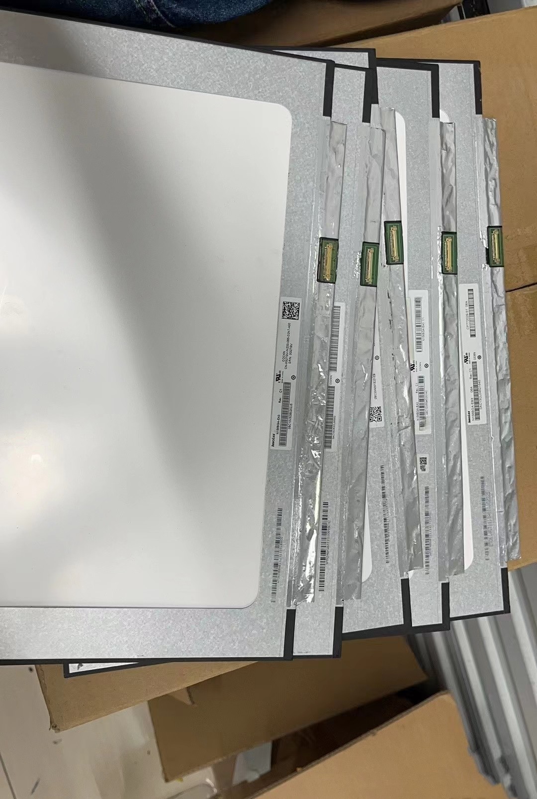 LP156WF9-SPN1 LG Display 15.6" 1920(RGB)×1080, 300 (cd/m²) INDUSTRIAL LCD DISPLAY