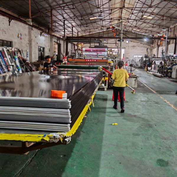 Factory supply 2.1m*5.8m 8mm Polycarbonate Hollow Sheet Multiwall sheet Available in Multiple Colors with High Flexural Strength and UV Protection for