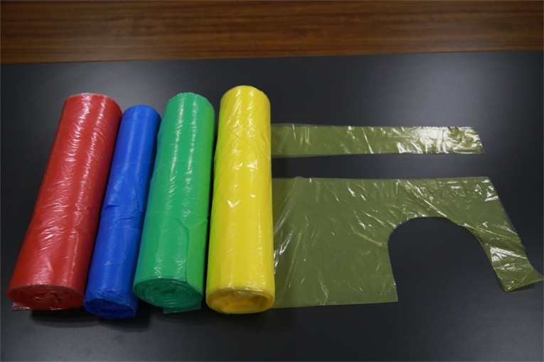 Disposable Aprons On a Roll Economy PE Aprons On a Roll Red