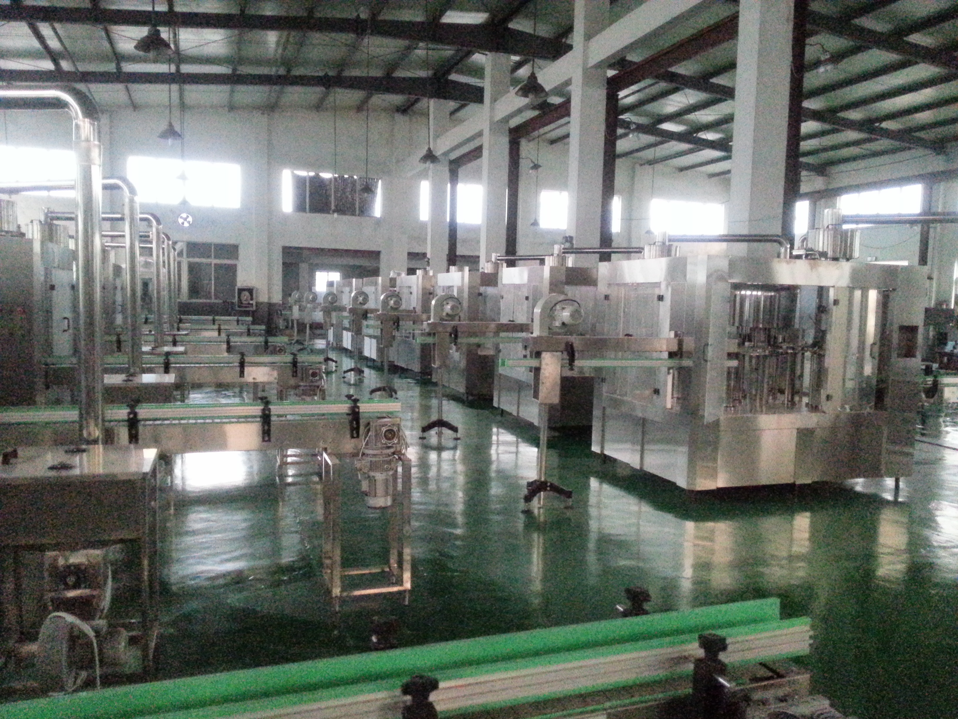Pure Water / Beverage Automatic Filling Machine Touch Screen 6000 Bottles Per Hour