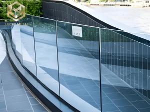 Wholesale Customizable Size Powder-Coated Aluminum Glass Fencing For Commercial Use from china suppliers