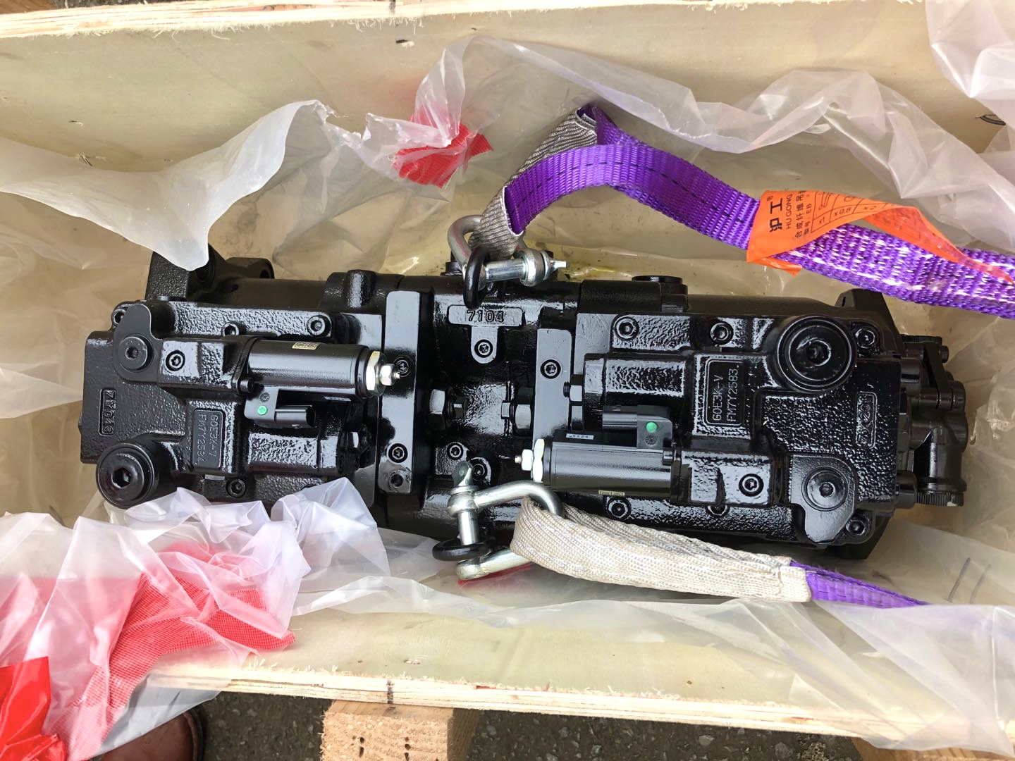 Original SK380 Excavator Hydraulic Parts Pump K5V140 K7V140 LC10v00041f1