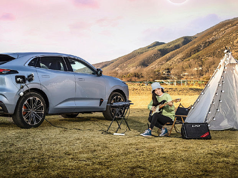 Outdoor Charging EV Electric Car Discharger with Type 2/Level 2 Gun Head and British Socket Conductive Pin Copper Alloy