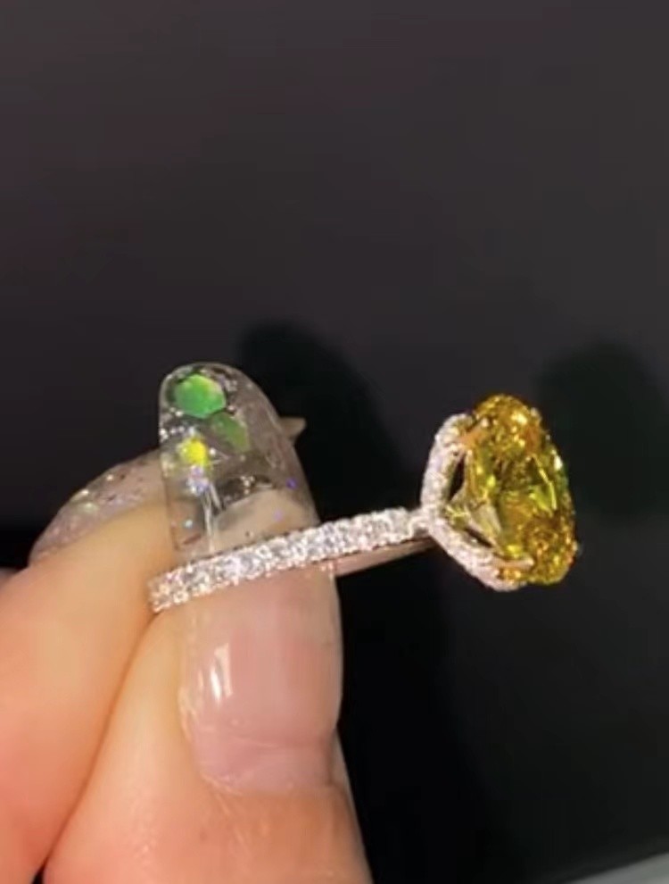 OEM Lab Grown Diamond Rings Fancy Vivid Yellow Lab Created Colored Oval Diamond