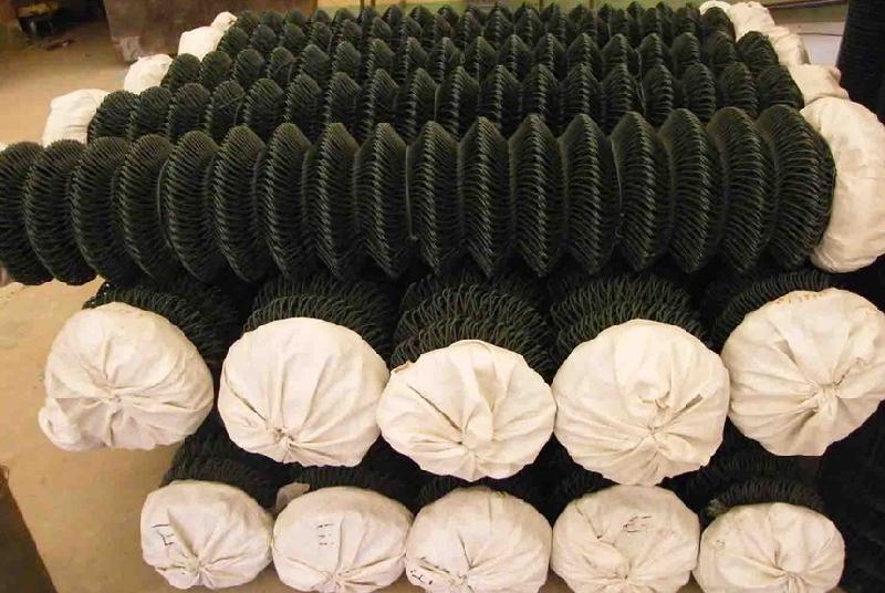 Galvanised and PVC Coated Chain Link Fence Prices For Wholesale， rust-resistant，safety fence for house