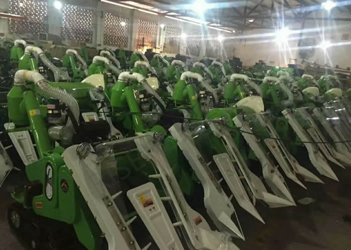 Full Feeding Combine Harvester Mini Crawler Self Propelled 13Hp Rice Harvesting Machine