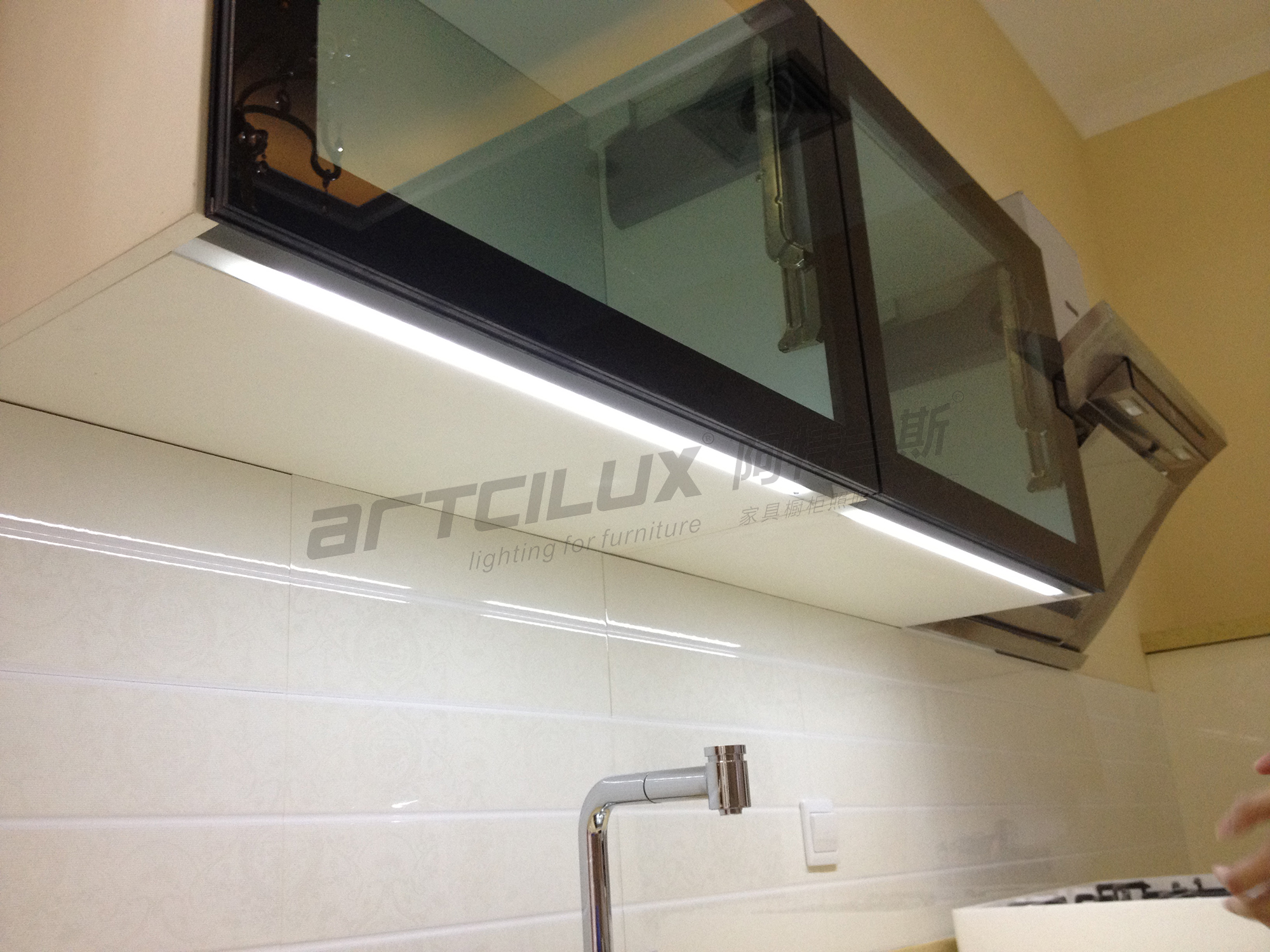 Modern Furniture LED Shelf Light Kit with Recessed Style Clip Mounting A2600